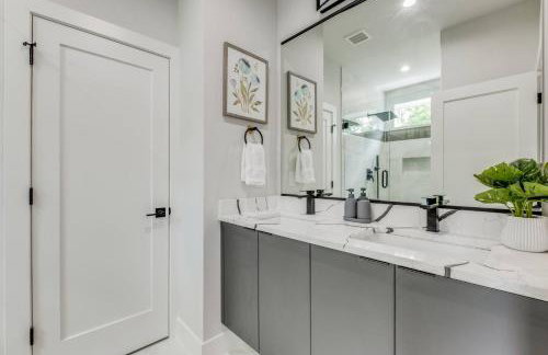 Luxury Newly Built 4 BR 4 Bath Home w/ Rooftop and Grill! - Foto 29