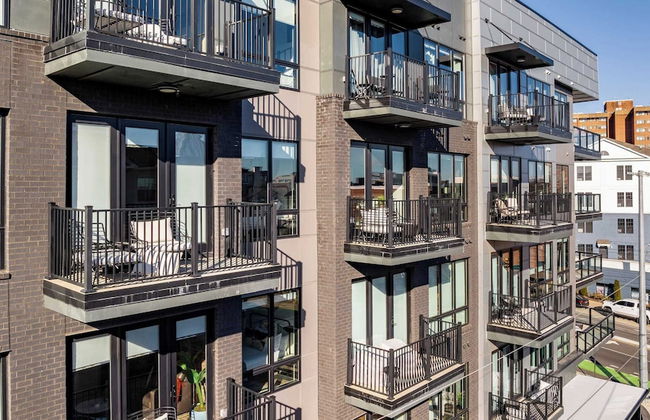 Prime Walkable Midtown Location, Pool, Gym Outlaw's Den by Avantstay - Foto 33