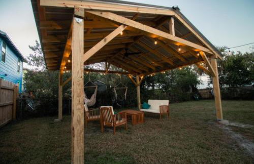 Seas the Day - 4 blocks to the beach, restaurant, and bar district - great deck and outdoor space!! - Foto 14