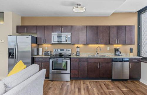 2BR Downtown Apartment with Gym & Deck - Foto 14