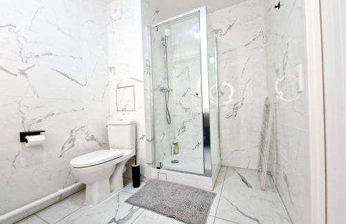 Stylish Stay Near Paris - 850m to Subway RER A - Netflix T1-4P - Foto 17