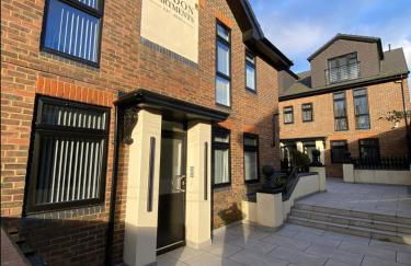 The Hughenden Home - Spacious 2BR Duplex with 2 Bathrooms & Free Secure Underground Parking in Central High Wycombe HP13, Sleeps 7 - Foto 12