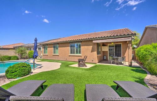 5 Mi to Surprise Stadium! Snowbird Escape with Pool - Foto 1