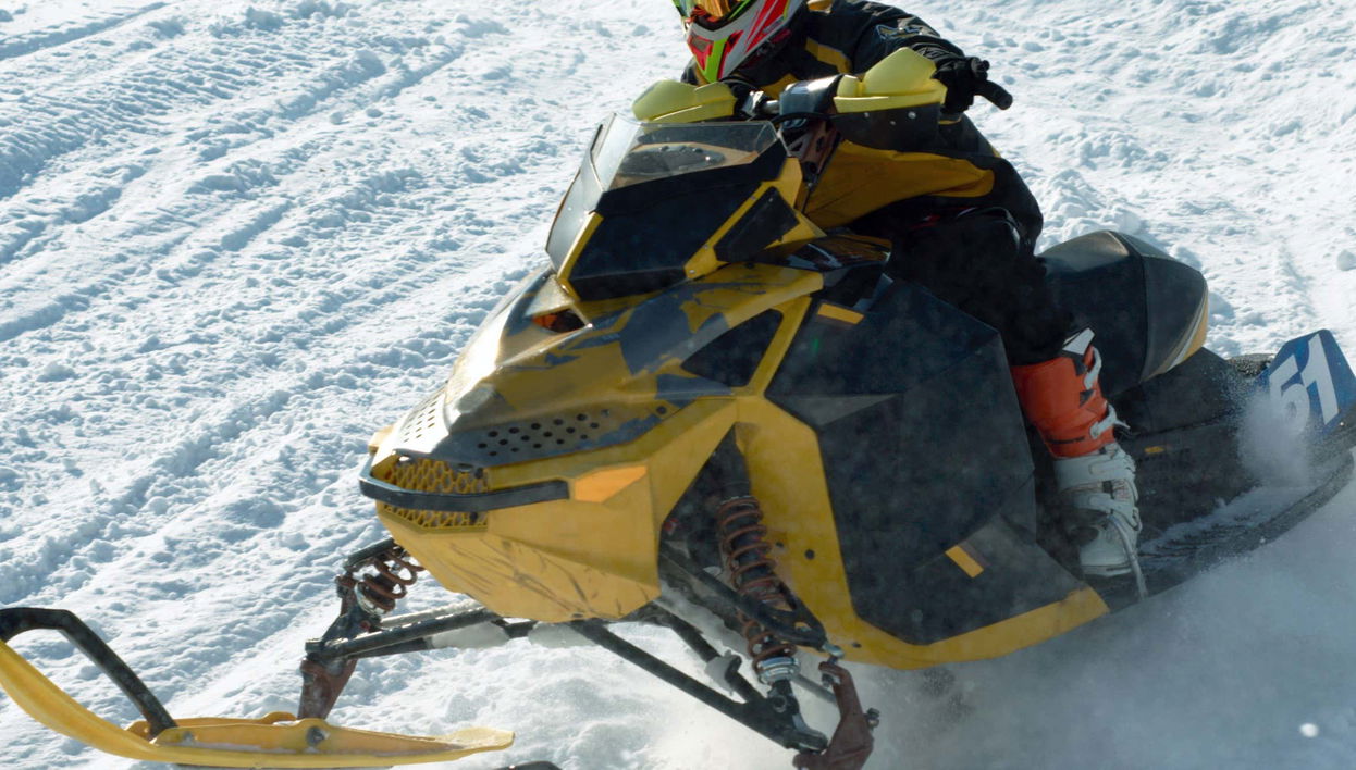 Passeio de moto de neve por Borovets