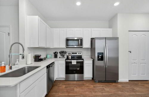 3BR Townhome/Close to Mayo and Beaches! - Photo 13