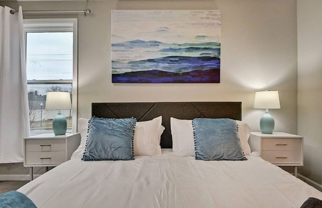 Spacious 6BR/3BA House w/ Parking! Sleeps 20! - Foto 13