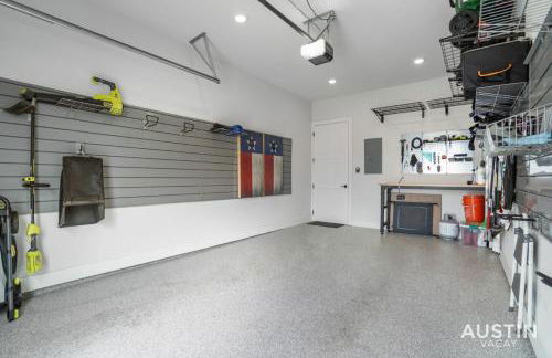 Luxurious Modernism with Private Hot Tub and Garage - Foto 52