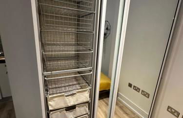 Cosy High Street Apartment 30 seconds from station - Foto 7