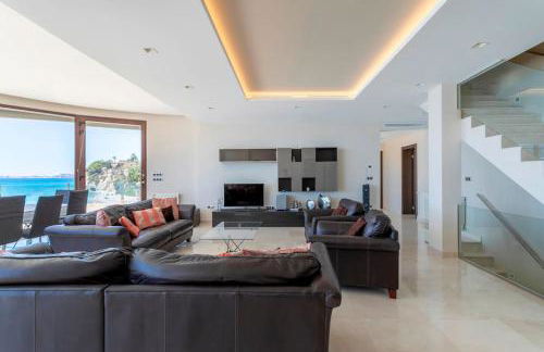 Villa Irene, Large First Line Villa wíth amazing sea- and coast views and large private swimming pool! - Photo 28