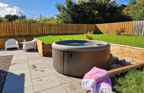 Highland River Cottage with Hot Tub - Foto 35