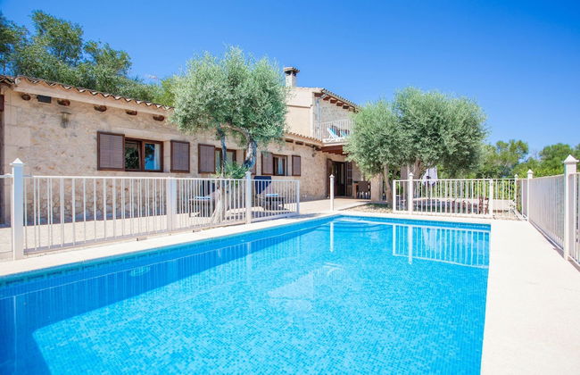 Sa Font in Petra With 3 Bedrooms and 2 Bathrooms - Photo 1