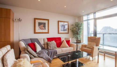 Apartment with river view next to hydro - Photo 3