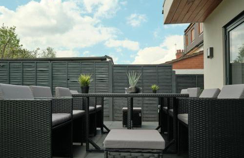 Modern Spacious House - Sleeps 16, Free Parking, Sun Terrace - Foto 34