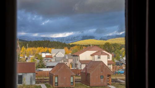 Beautiful Mountain Views in Iconic Building - Foto 5