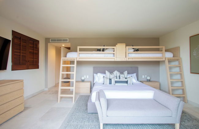 El Encanto exclusive condo private pool - Photo 3