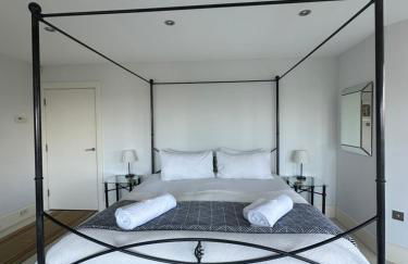 Penarvon House - Stunning Waterfront Escape with Games Room - Foto 38