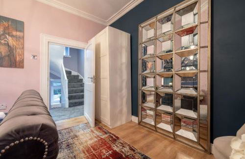 The Secret Garden, Donaghadee - The Hideaway - Stylish 5-Beds, and Lavish 3-Bedrooms - Guests 7 - Super Fast Speed Wi-FI - Foto 80