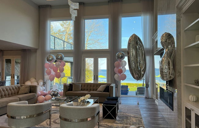 New Waterfront Mansion by Simply Comfort - Foto 14