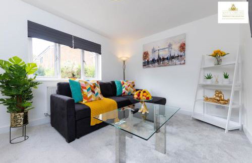 Contractors 3 Bed 2Bath House Free Off Street Parking for 2 Cars WiFi Stevenage Self Catering Sleeps 5 Guests By White Orchid Property Relocation - Foto 36