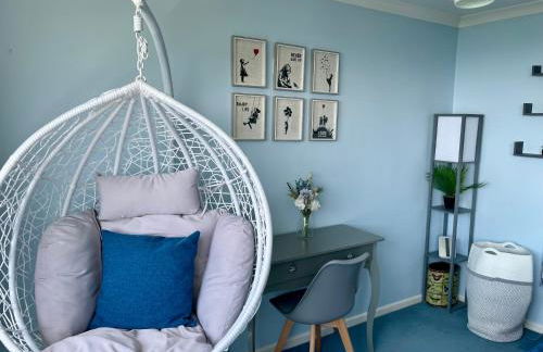 Stunning Charmouth Property with Bay views! - Photo 28