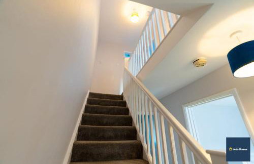 Camberley Spacious and Comfy 3 Bedroom Home, Next to Frimley Hospital with Parking - Foto 26