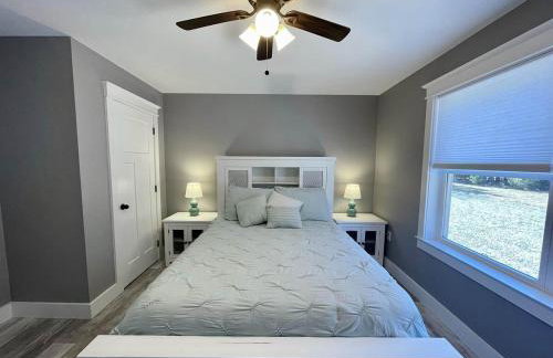 Luxury Waterfront Retreat with Hot Tub Near Acadia - Foto 8