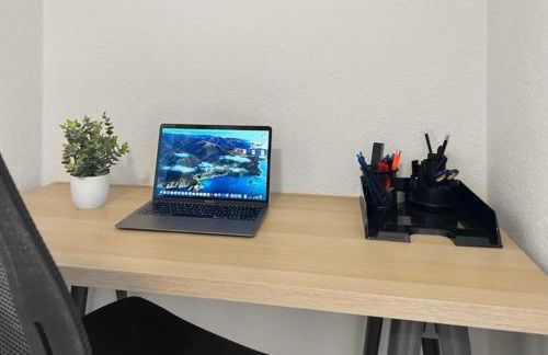 Relax Oasis with 65 SmartTV, Kitchen and Balcony - Foto 12