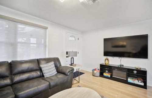 3Bd 2Ba House with Parking Laundry and Large Patio - Foto 14