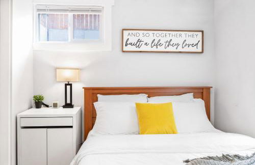 Spacious 2BR Home Backyard Parking & UW - Foto 13