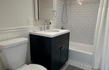 NEW! Historic Townhouse-14 min to WTC - Foto 7