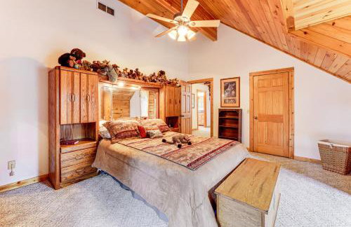 Spacious Log Home with 13 Acres, Ponds and Fire Pit! - Foto 18
