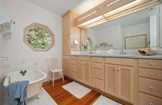 Secluded Waterfront Retreat for 23 Dock, Pets OK - Foto 26