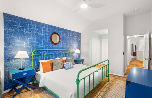 Resort Style Backyard Pool Pickleball Court - Foto 41