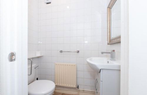 4 Bedroom Family Home In South East London - Photo 15