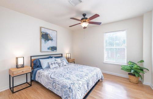 Luxury 5BR House with Pool by SeaWorld & Lackland - Foto 32