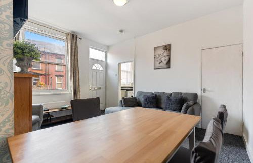 Stylish 2-Bedroom Apartment in Leeds LS12, Perfect for Contractors & Extended Stays-F&K Property - Foto 13