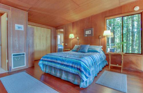 The Redwood House - Photo 26