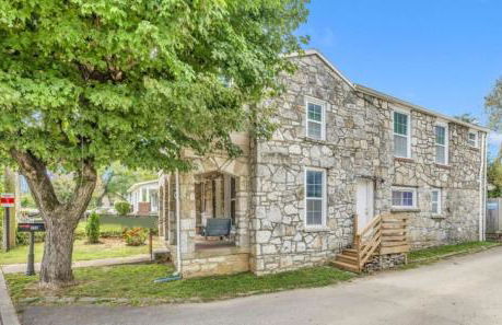 Stone Cottage 3 Bedroom Getaway - Stroll to DT Franklin - Historic Blakely House - Foto 43