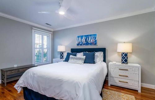 Backyard Oasis- Steps 2 Beach, Private Pool & Bar, Sleeps 16, 7 Bedrooms 5 and a half bathrooms "The Lucky Penny" - Foto 44