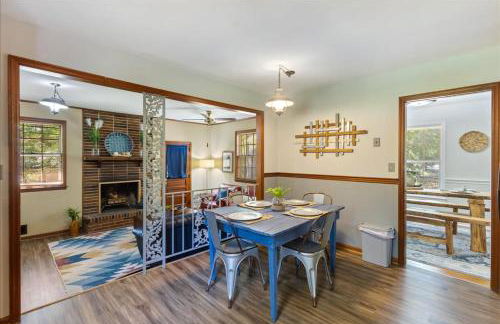 5BR Woodland Retreat on 7 Acres with a Pond - Foto 42