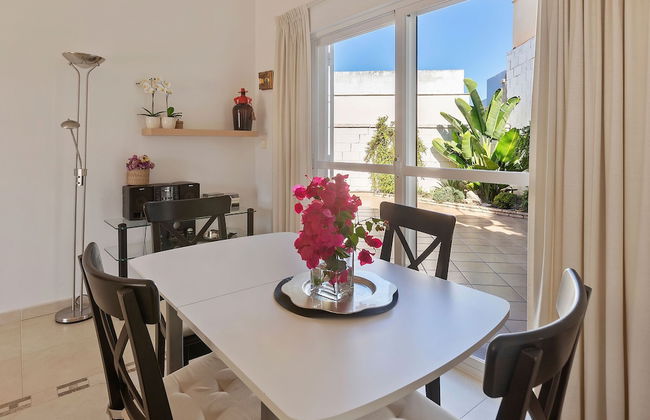 Detached Villa With a Large Private Swimming Pool - Foto 28