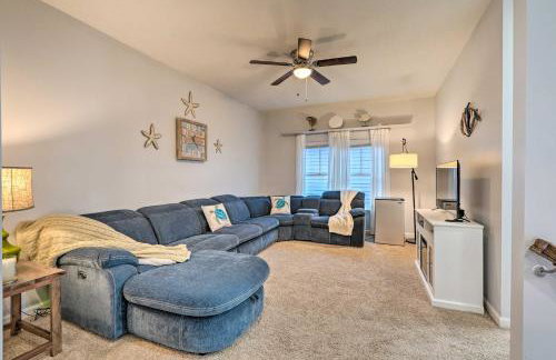 Modern PCB Home with Private Yard and Pool Access - Foto 17