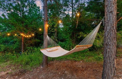 Luxury Winter Cabin! Hot Tub - Fire Pit - Decks - Game Room - Foto 43