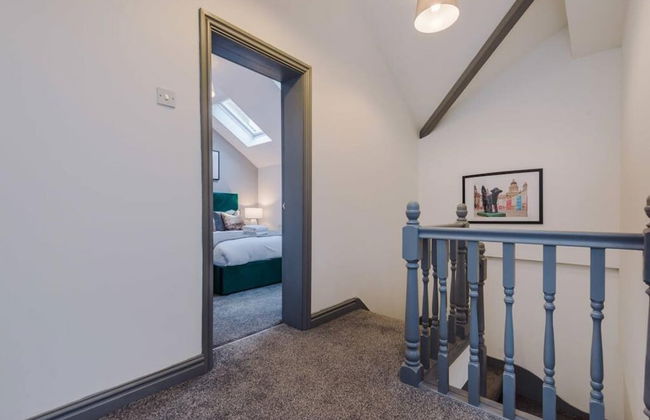 Host Apartments The Roscoe Coach House - Foto 27