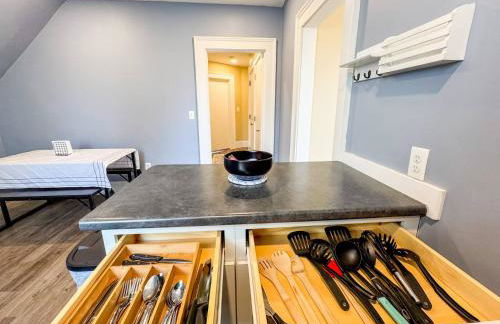 NEW-Queen Beds-Mins to Elliot-Catholic Medical-MHT - Foto 32