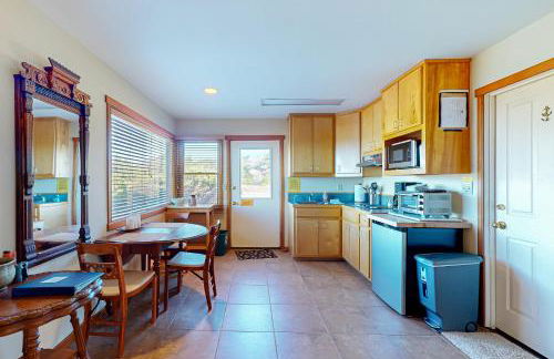 Oceanfront Retreat Close to Activities & the Beach - Photo 10