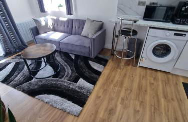 Very Cosy & Lovely 1 Bed Garden Apartment with side access, Suitable for Long Stay and Short Stay - Photo 10