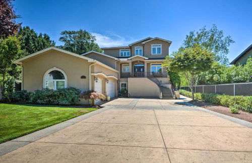 Luxe Getaway with Riverfront Views in Grants Pass! - Foto 45