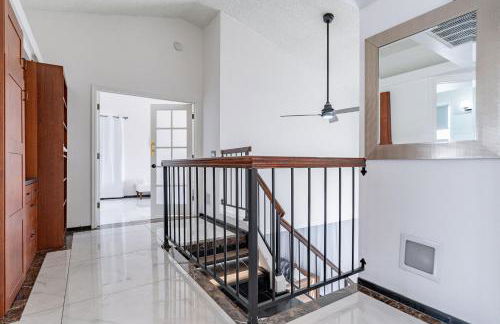 Family Fun 4-bedroom house House with Free Heated Pool & Hot Tub & Game Room & Mini Golf in Chandler - Foto 17