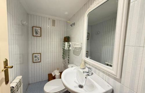 Chalet con jardín, piscina y barbacoa en Logroño - Foto 15